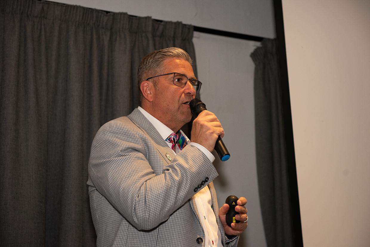 Steve Bennett from Ascend Coaching. Steve is a Life Coach and helps high achievers from burnout